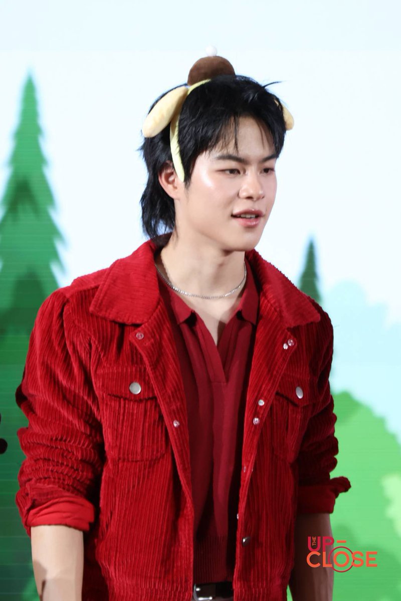 The Up-close tweet media