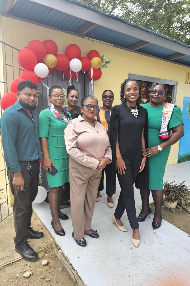 #PeaceCorps Volunteer Emmalee, Miss Roshnie, fellow teachers and community partners, recently celebrated the formal opening of their multi-purpose resource room! 💪📚📖
#PeaceCorpsGuyana #Service #Partnership #ToughestJob 🇬🇾
facebook.com/PeaceCorpsGuya…