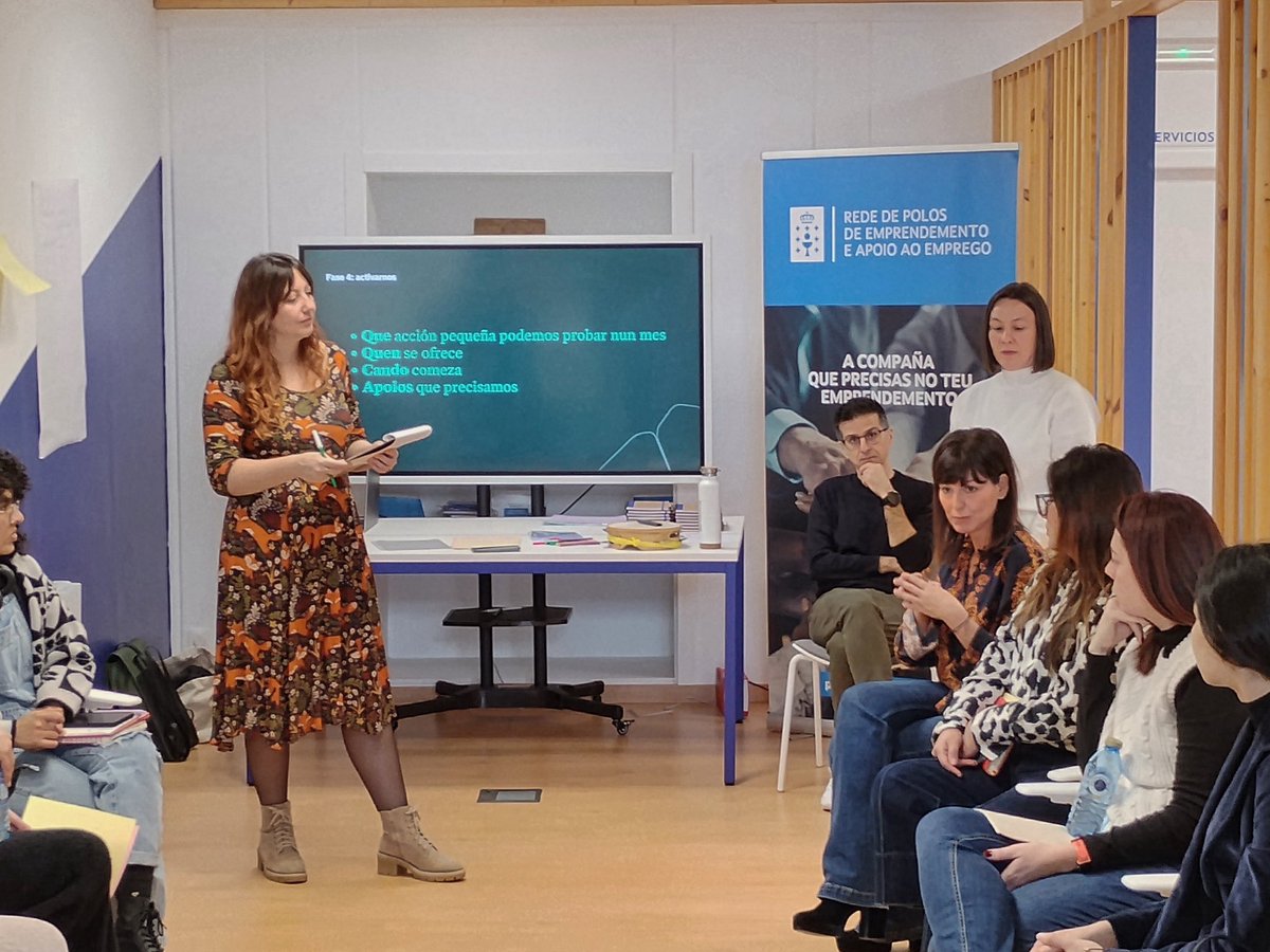 carmen_jlopez's tweet photo. Onte comezamos semana xerando contactos, lazos e sinerxias entre emprendedoras no Polo de Emprendemento de #Sarria 💜
Ademáis presentouse o programa Medrando Xuntas para fortalecer o papel das mulleres na economía social galega https://t.co/LXVd1wBr6u
@empregogal #emprendemento https://t.co/PWtjhJKxTw