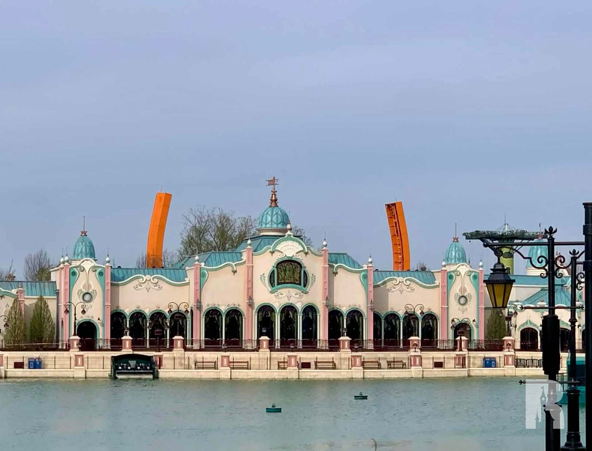 DLPReport's tweet image. Regal View with a side of RC Racer 😬