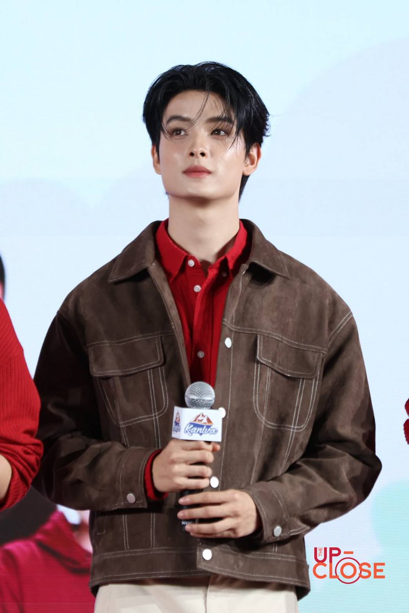 The Up-close tweet media