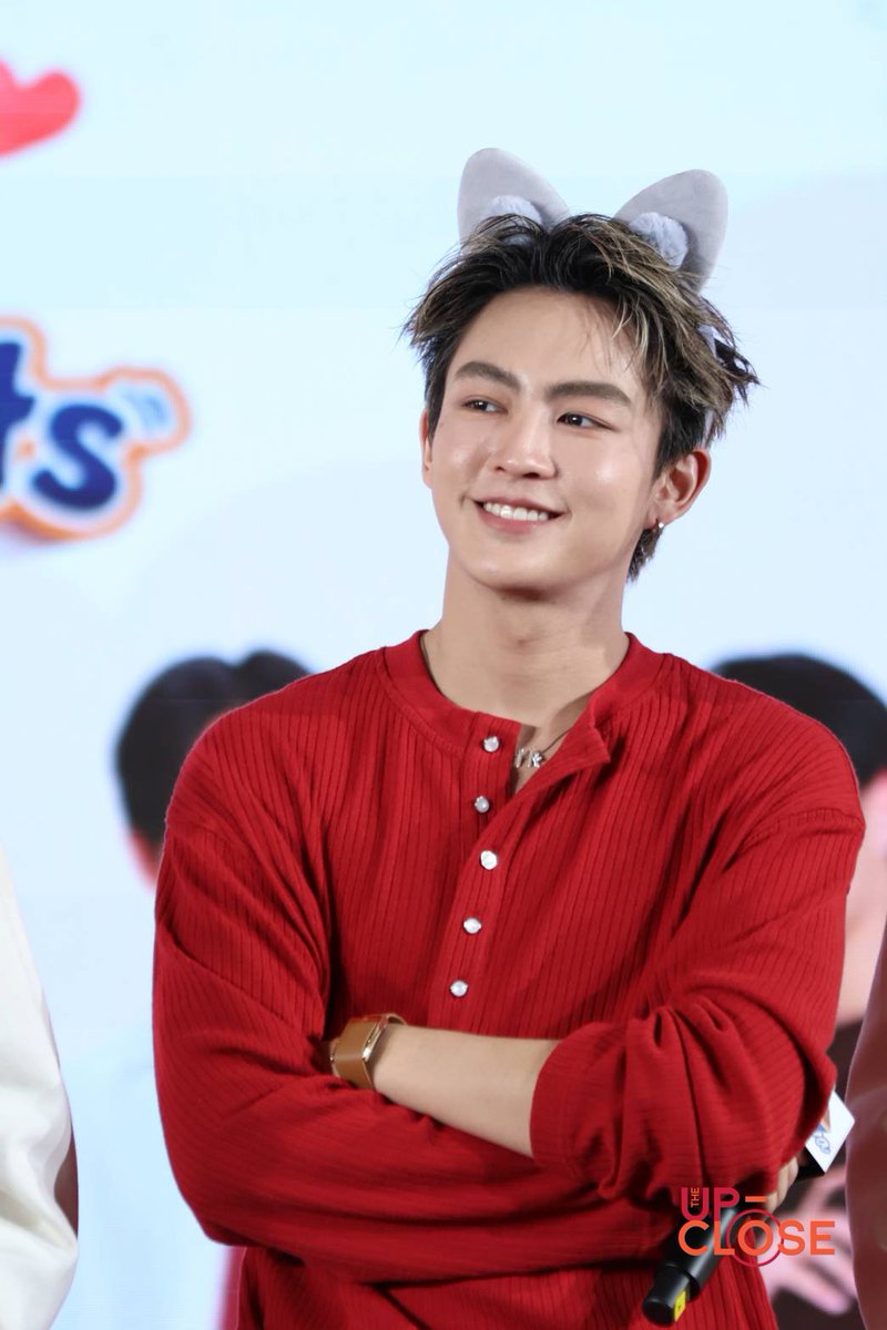 The Up-close tweet media