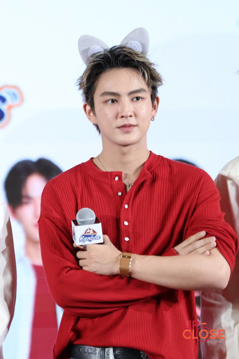 The Up-close tweet media