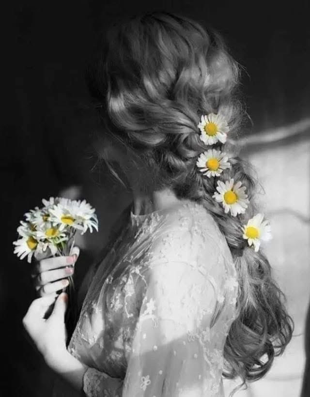 میری تمام والدین سے گزارش ہے جب وہ اپنی اولاد کی تربیت ہیں تو کم از کم بیٹی کو لازمی یہ سیکھائیں کہ اسے اپنے آپ کو کیسے سنبھالنا ہے میچیور ہونا ہے بیٹی بڑی ہوتی نہیں اسکی شادی کردیتے ہیں کم از کم یہ بھی دیکھ لیا کریں آیا اس کا دماغ بھی میچور ہوا کہ نہیں یا پھر سسرال جاکر ہر وقت