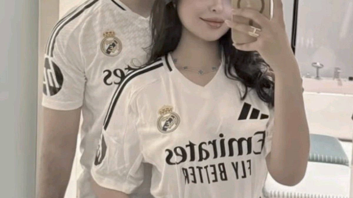 قــمــر tweet media