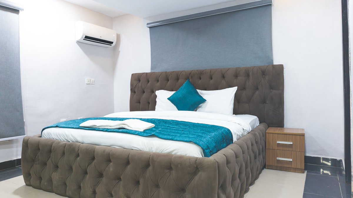 Realtor_NG's tweet image. We have another affordable Jem 😍 

Price: 30k/night 

📍Community Road, Yaba

For more enquiries or bookings, please send a DM or contact 08136905517, 08142690783, 08063122537. 

#Shortlets #shortletsunder50k #shortletsinlagos #affordableshortletinlagos