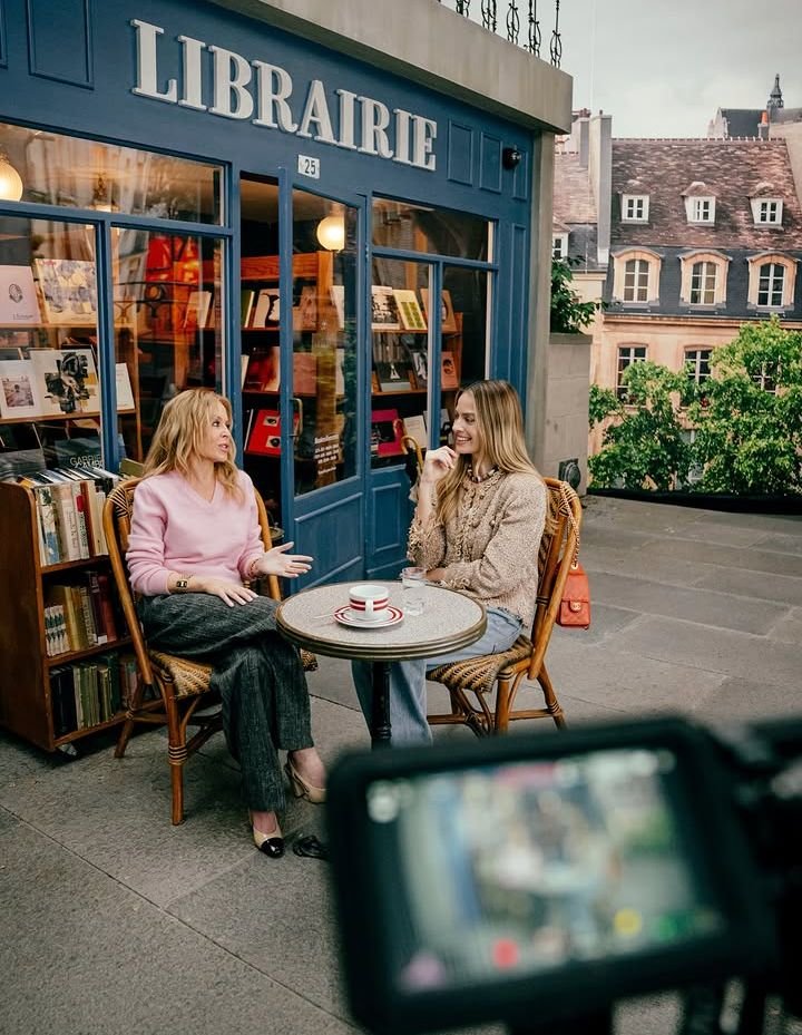 SwannKelvin's tweet image. "CUPPA?" 
#Kylielove💘  #Margot🎬