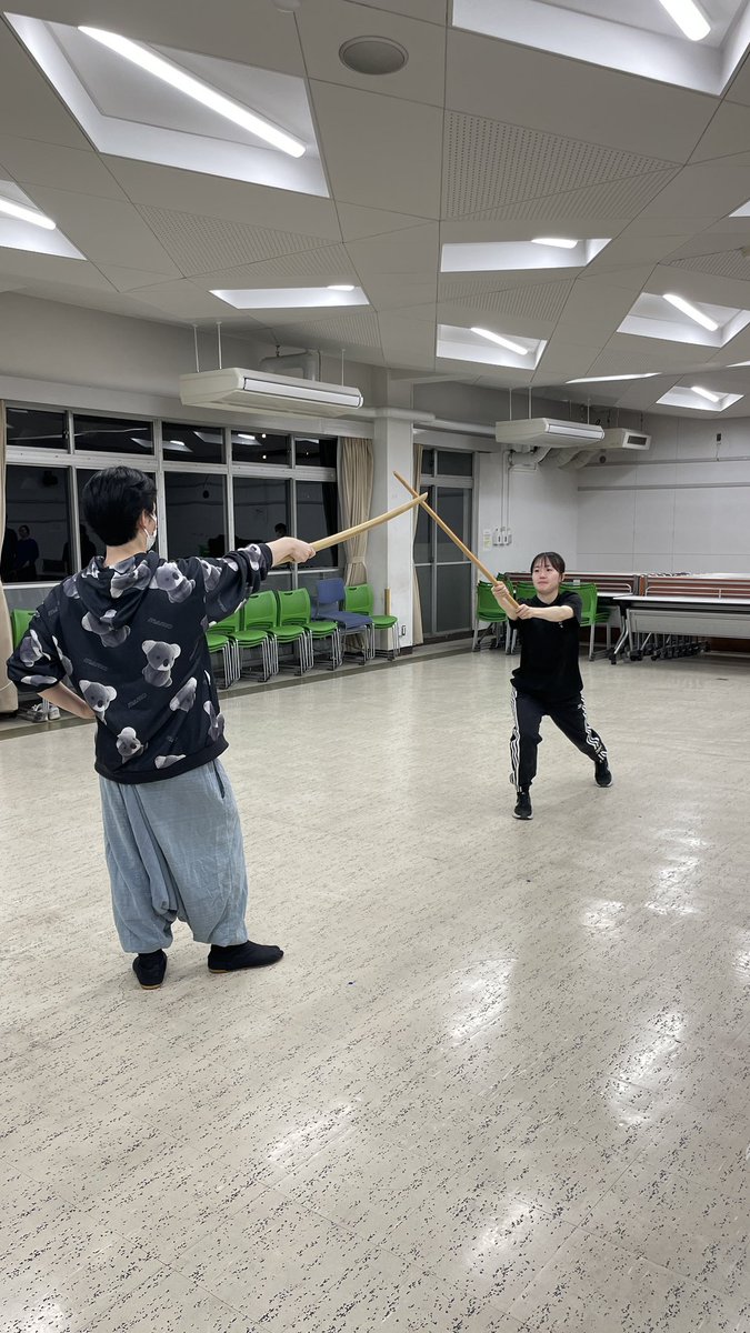 ichido2016's tweet photo. 殺陣(基礎)クラス

自分が伸ばせる限界まで！！

自分が思ってるよりも何倍もきつい
だがそれが美しく見えるんです。

#殺陣 #殺陣教室 https://t.co/S2mOjPtzCz