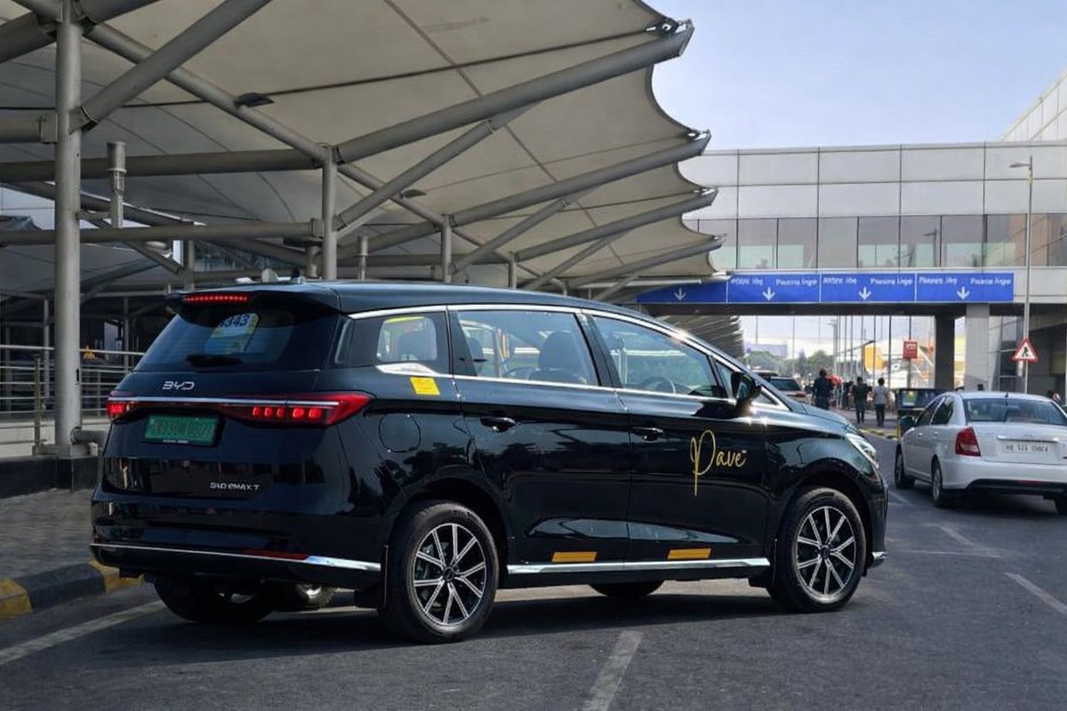 axidentlfoundr's tweet photo. naviget is now live in #DelhiNCr &amp; #Bengaluru with a premium fleet of BYD eMax7 and Kia Carens Clavis. 

Here's what riding with us feels like:
- Zero cancellations. Ever.
- Fixed fares, no surge pricing, no nasty surprises
- Your driver arrives before you're even ready

#launch https://t.co/A8FxwQ8lax