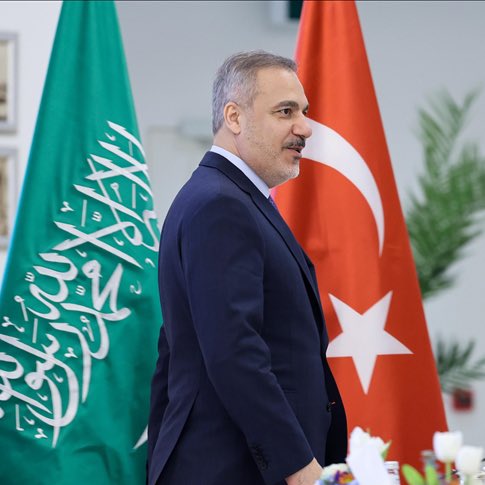 SİYAH SANCAK tweet media