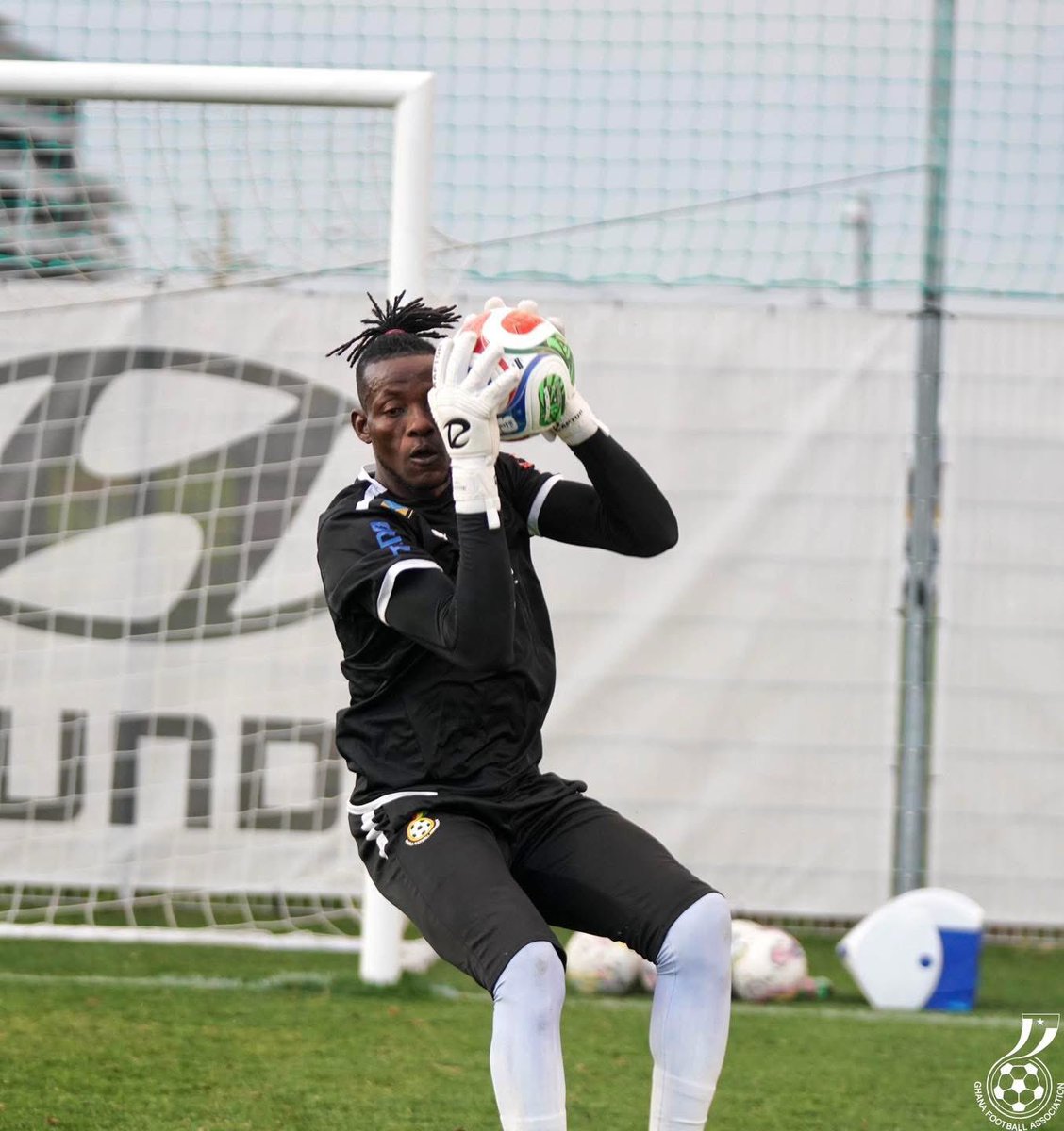 GhanaLeague's tweet photo. 🌈🧤Hearts of Oak goalkeeper Benjamin Asare with the Black Stars. 

#GPL https://t.co/bo3uIBFeZR