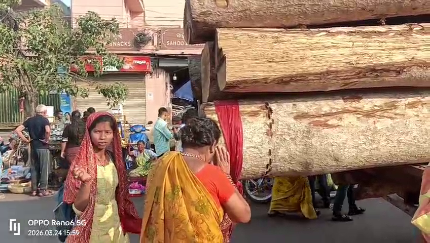 otvkhabar's tweet image. #ଫଟୋରେ_ଖବର
ପୁରୀରେ ପହଞ୍ଚିଲା ଦ୍ୱିତୀୟ ପର୍ଯ୍ୟାୟ ରଥକାଠ। ଗଞ୍ଜାମ ଭଞ୍ଜନଗରରୁ ୨୦ ଫୁଟିଆ ୧୫ ଖଣ୍ଡ ଧଉରା କାଠ ରଥଖଳାରେ ପହଞ୍ଚିଲା।
#RathaKatha #Puri #Ganjam #Odisha #OTV