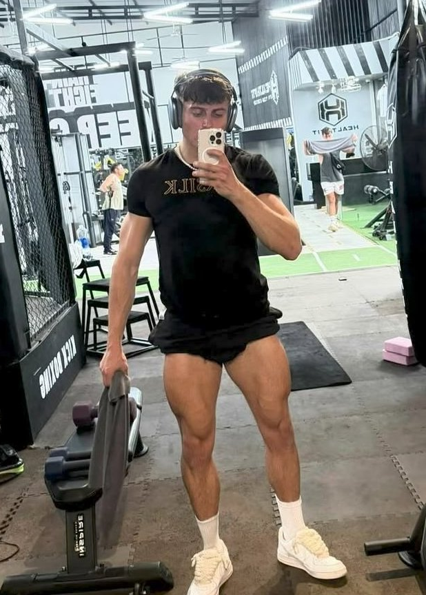 A❤️N❤️D❤️R❤️E❤️A❤️S tweet media