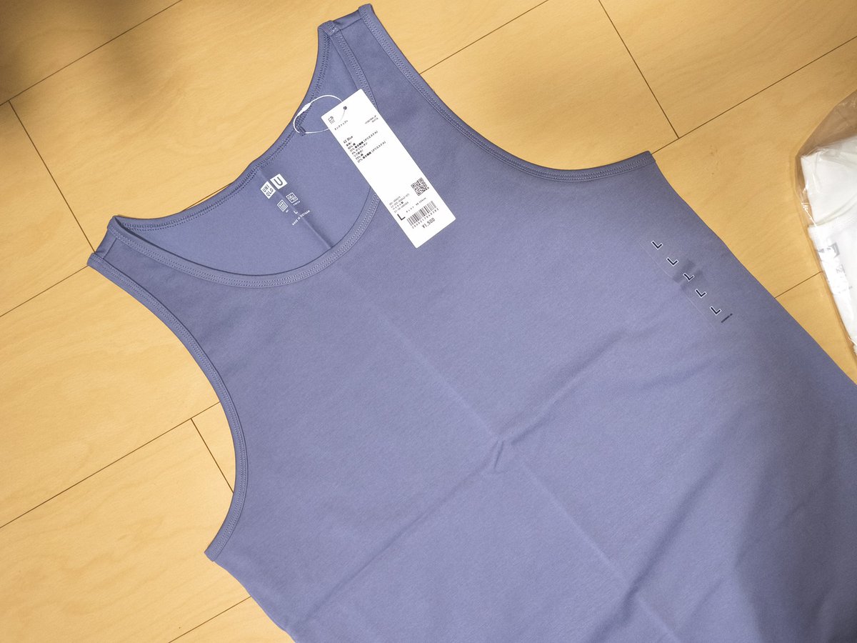 ymfresearch8739's tweet image. 最近ゴールデンカムイにハマってたばかりにまんまと買いました。
あと、ユニクロU2026SSはタンクトップを2枚ほど。丁度レイヤード用のタンクトップを物色していたので。
生地感もネックの塩梅も良さそうですね✨
#ユニクロ
#UT
#ゴールデンカムイ
#ユニクロU