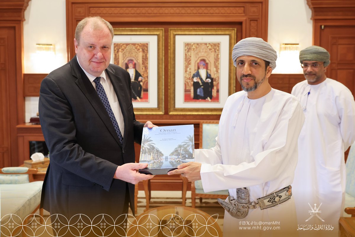 OmanMHT's tweet photo. التقى معالي السيد وزير التراث والسياحة بسفير روسيا الاتحادية المعتمد لدى سلطنة عمان، وجرت خلال اللقاء مناقشة أوجه التعاون القائم وبحث سبل تعزيزه وتطويره.
كما التقى معاليه بسفير جمهورية 
أوزبكستان المعتمد لدى سلطنة عمان، وجرى خلال اللقاء بحث مجالات التعاون المشترك في مجالي التراث والسياحة وسبل تنميتها بما يسهم في دعم وتنمية القطاعين.
#تراث_وسياحة