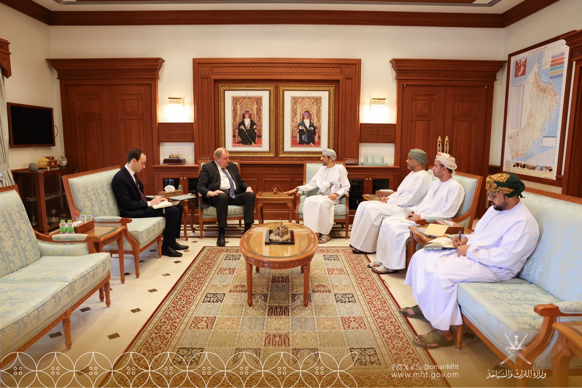OmanMHT's tweet photo. التقى معالي السيد وزير التراث والسياحة بسفير روسيا الاتحادية المعتمد لدى سلطنة عمان، وجرت خلال اللقاء مناقشة أوجه التعاون القائم وبحث سبل تعزيزه وتطويره.
كما التقى معاليه بسفير جمهورية 
أوزبكستان المعتمد لدى سلطنة عمان، وجرى خلال اللقاء بحث مجالات التعاون المشترك في مجالي التراث والسياحة وسبل تنميتها بما يسهم في دعم وتنمية القطاعين.
#تراث_وسياحة