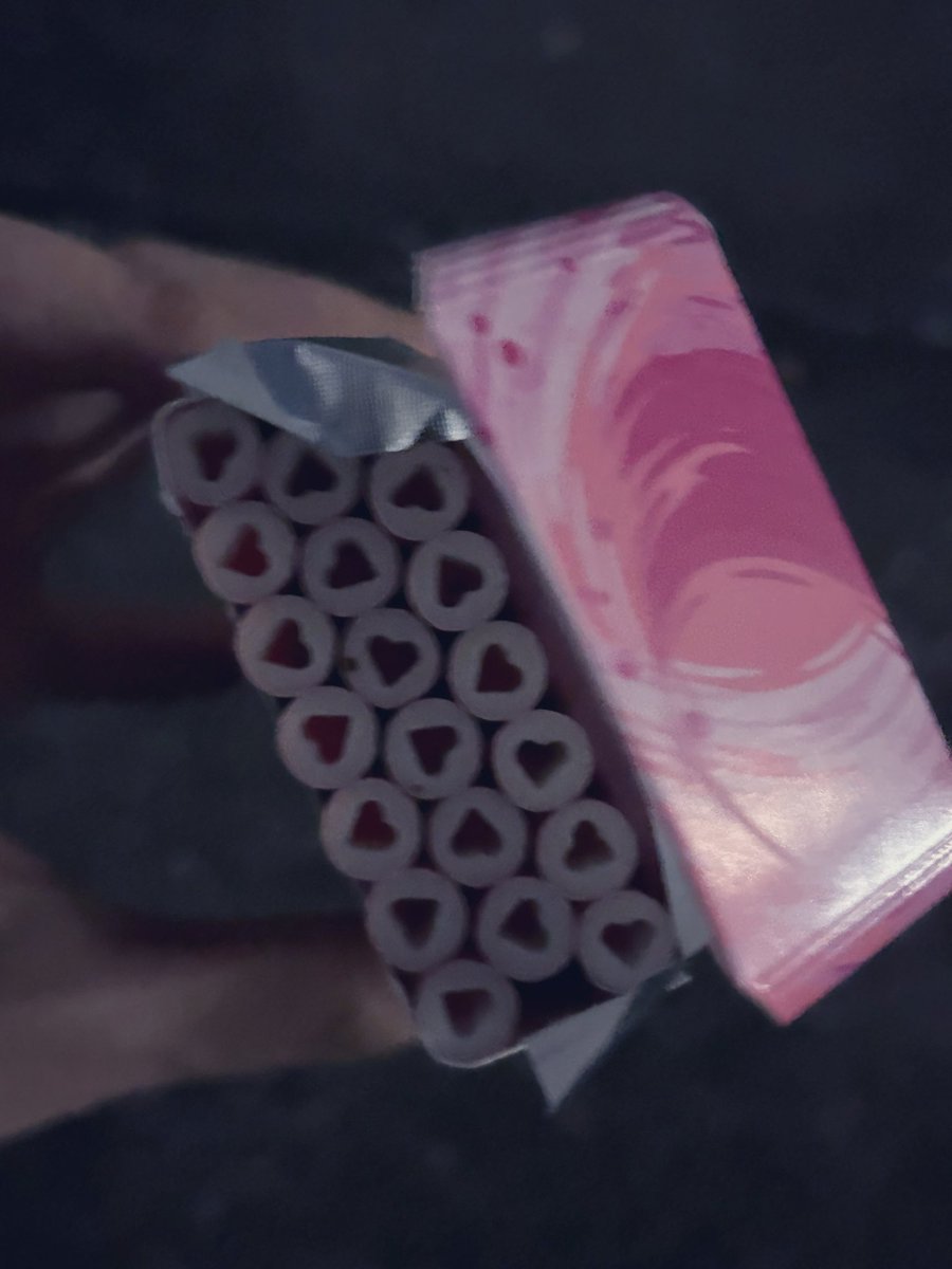 plsDontkissmeonthesidewalk tweet media