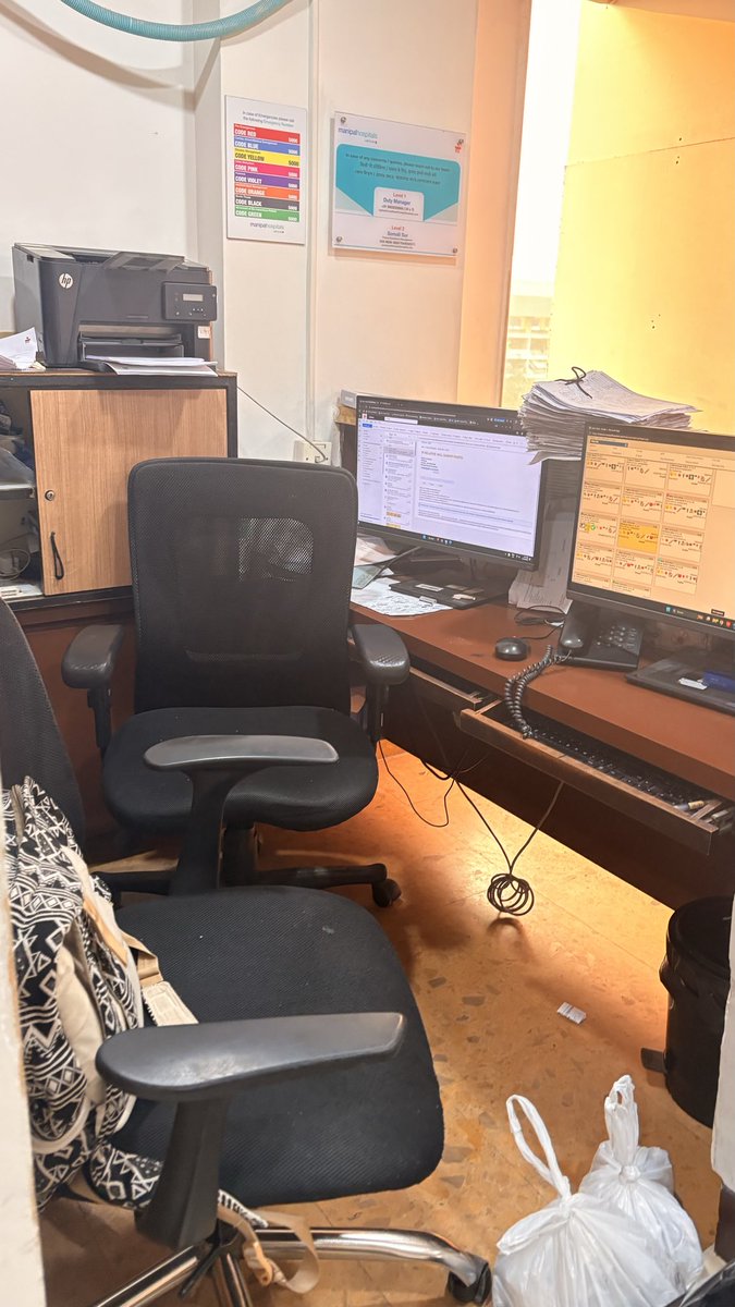 sabitric's tweet photo. @ManipalHealth Kolkata Salt Lake - what a chaotic state of processes ! Extreme delay - no customer follow up and floor managers are unavailable- they leave their systems #unlocked and disappear. 
Security Guards are sitting watching YouTube video! Arguing with patient party. https://t.co/wYnGznN8Q9