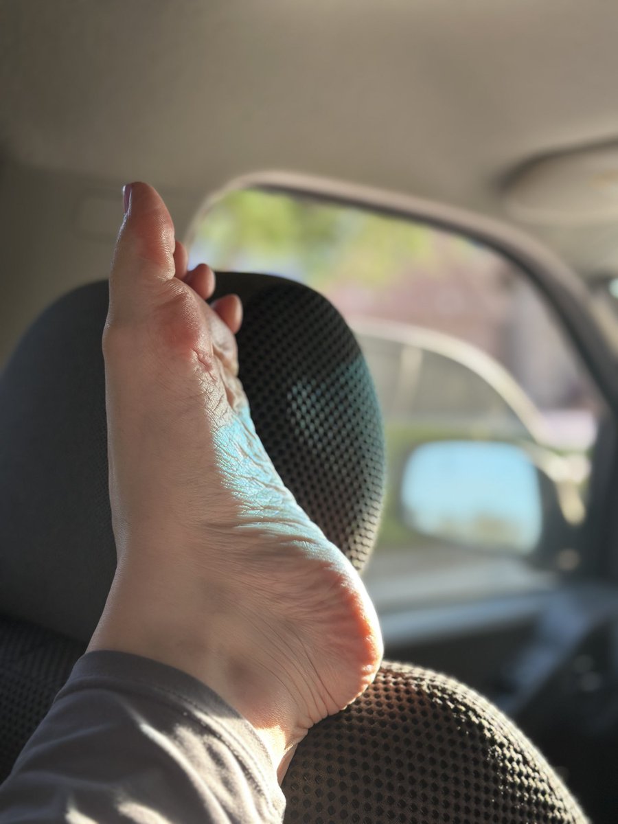 JohnnySolex's tweet photo. She's such a tease. #soles #arches #feet #footfetısh #wife https://t.co/DrA3Ipsp8T