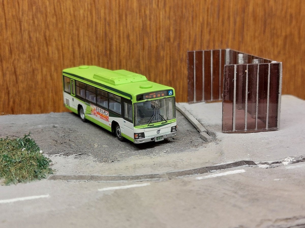 DENCHA_bus's tweet photo. バス停の囲いを試作
ちょっと粗すぎたのでもう一回作ろうかなと← https://t.co/lQUPvlwj4Y