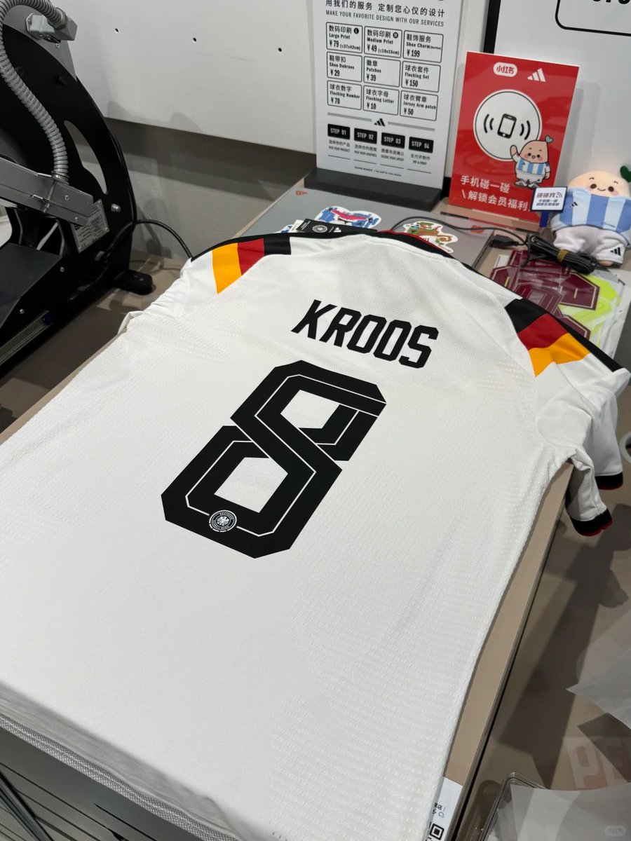 kitsdo777's tweet photo. 2026 Germany World Cup kit on — way too clean. 🇩🇪🔥
Who else needs this in their collection? 👀
#Germany #WorldCupKit https://t.co/V2vBc96dUI