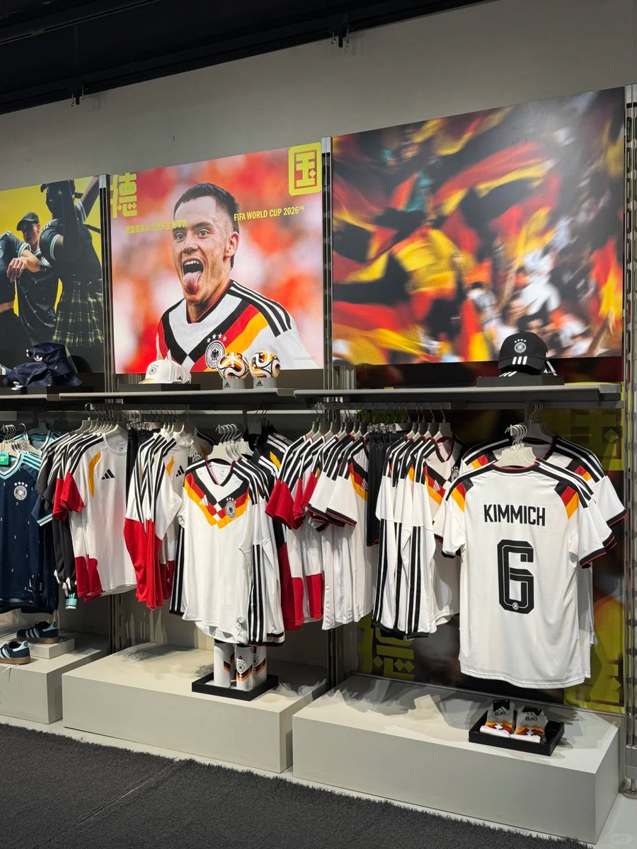 kitsdo777's tweet photo. 2026 Germany World Cup kit on — way too clean. 🇩🇪🔥
Who else needs this in their collection? 👀
#Germany #WorldCupKit https://t.co/V2vBc96dUI