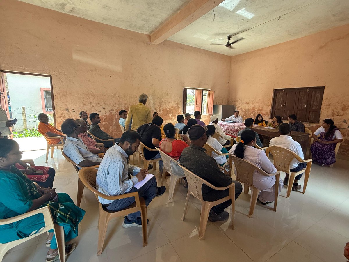 આજરોજ મોજે-કંબોયા, તા.વાંસદા ખાતે પ્રાથમિક શાળા, આંગણવાડી, આરોગ્ય સબ-સેન્ટર, પશુ દવાખાનું અને ગ્રામપંચાયતની મુલાકાત લીધી તેમજ ત.ક.મંત્રીશ્રીના સામાન્ય દફતરની તપાસણી કરી ગ્રામજનોના પ્રશ્નો રૂબરૂ સાંભળી જરૂરી કાર્યવાહી કરવા સબંધિત અધિકારીશ્રીને જણાવ્યું. 
<a href="/CMOGuj/">CMO Gujarat</a> <a href="/JayantiRavi/">Jayanti Ravi</a>