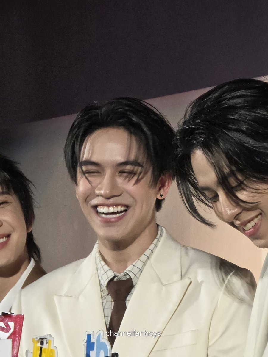 swittylck's tweet photo. he really looks like davin... how can i move on from that summer...😭😭😭

#CatForCashFinalEP #satangks https://t.co/GEPho1Vnk0