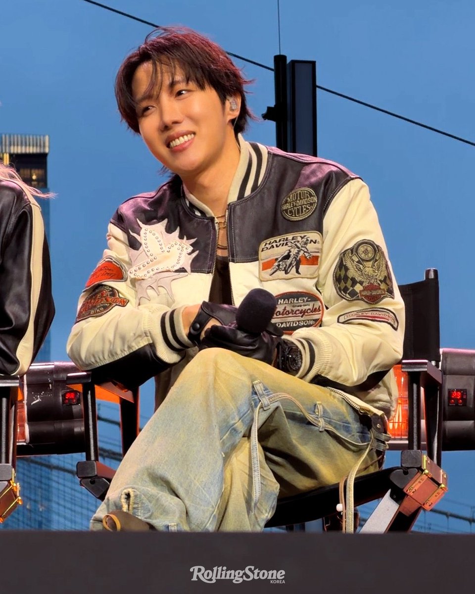 BTS Updates, News & Charts ⁷ tweet media