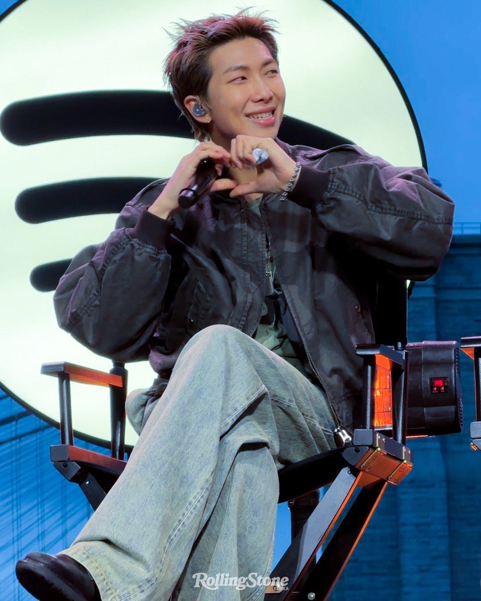 BTS Updates, News & Charts ⁷ tweet media