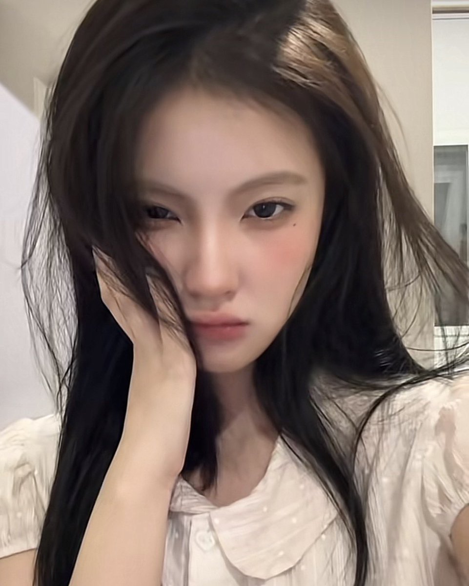 𝒻arin tweet media