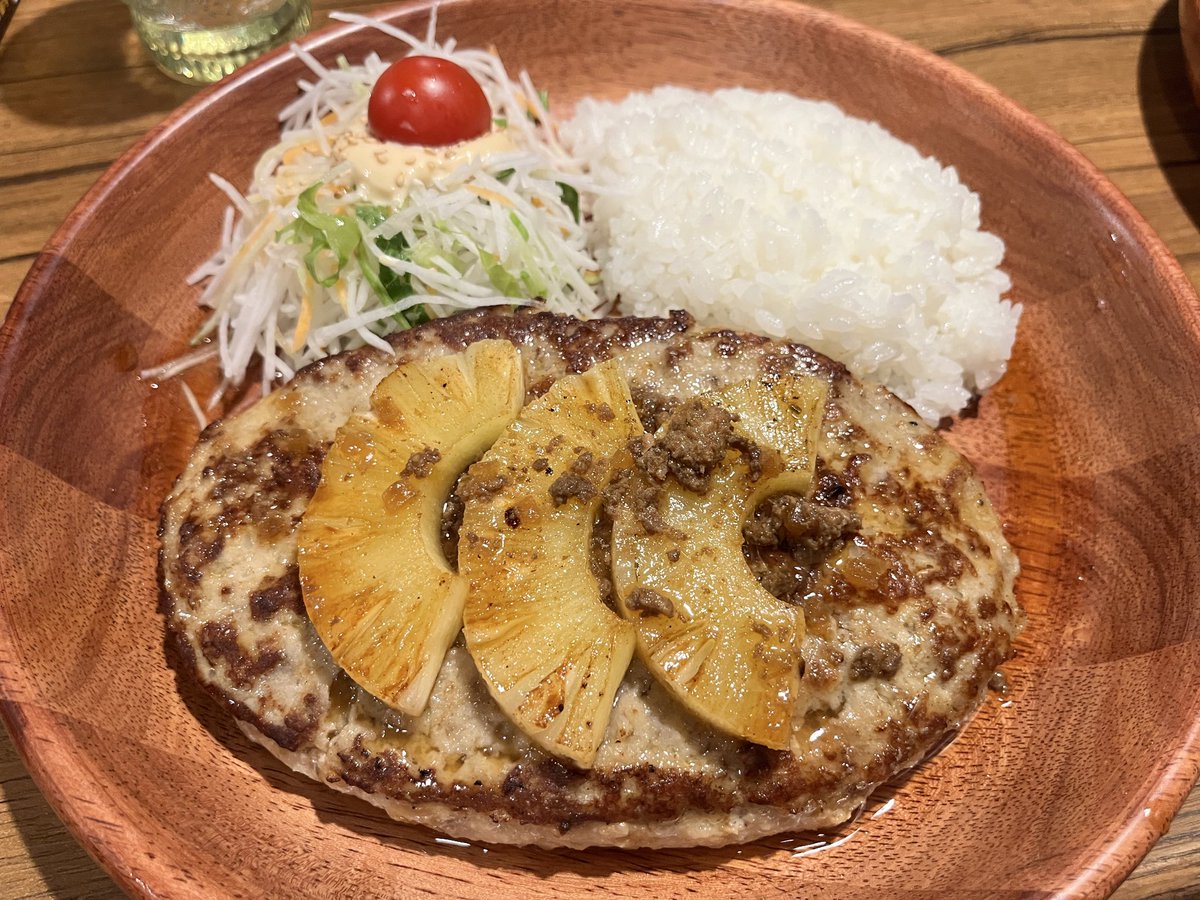 あかばね tweet media