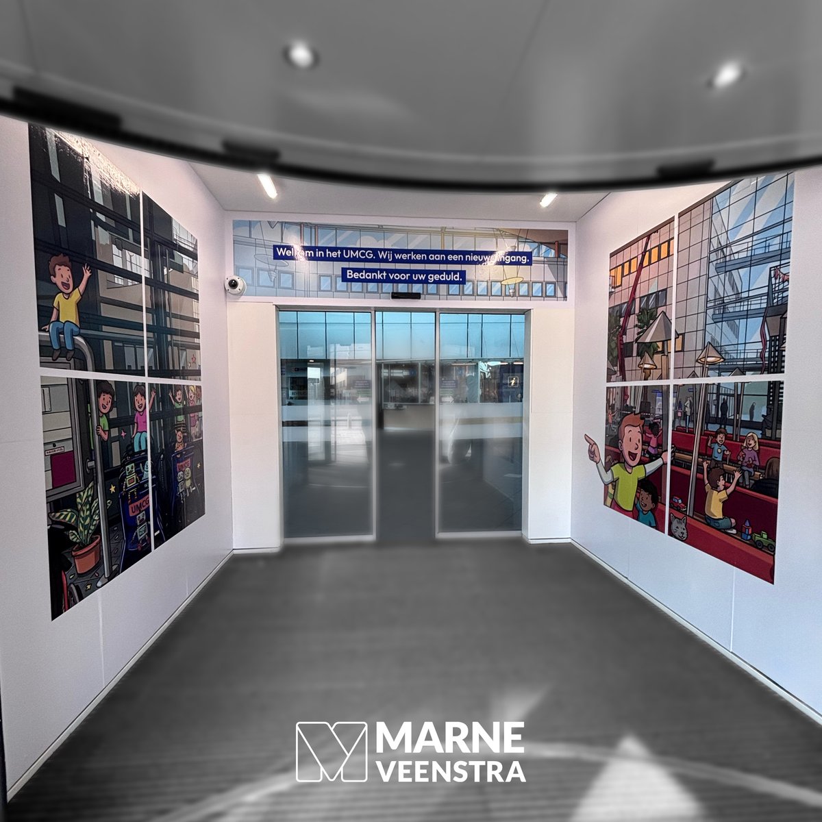 MarneVeenstra's tweet photo. De komende jaren werkt @UMCG aan de vernieuwing van het ziekenhuis.

Voor de tijdelijke hoofdingang verzorgde MarneVeenstra de productie en montage van de signing rond de entree.

Meer over dit project:
https://t.co/S9oo0yeqJv

#signing #zorg https://t.co/zxdsZfscT7