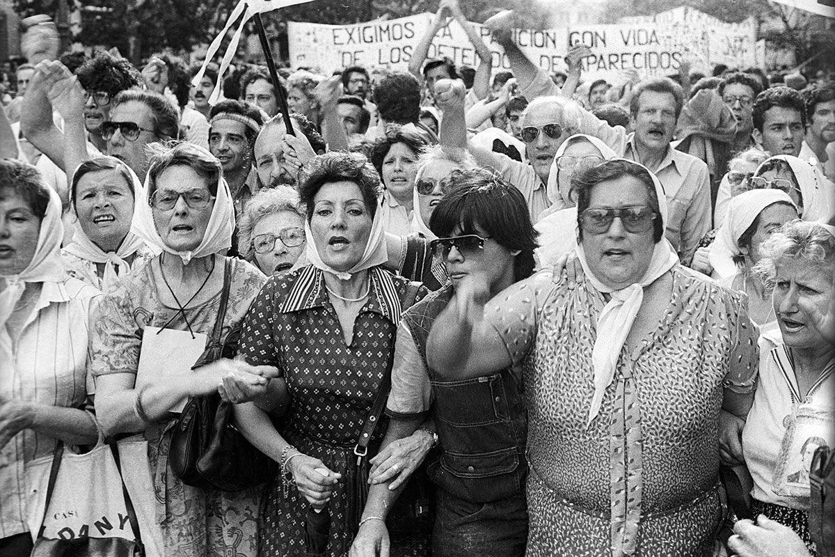 Los argentinos le debemos la democracia a ellas. Que nunca se nos olvide. Hoy, más que nunca, dictadura nunca más.