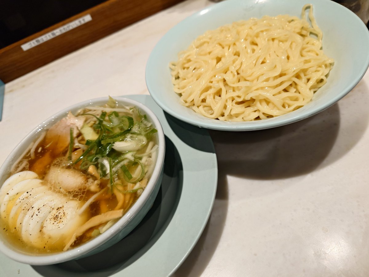 hachi_REF's tweet photo. 神田のちえちゃんラーメン
つけ麺の量が多くてお腹いっぱい
あっさりスープだけどつけ麺用で味が濃い目で美味しかった
いつも行列だけどいいタイミングではいれた https://t.co/uK4CDwEXEX