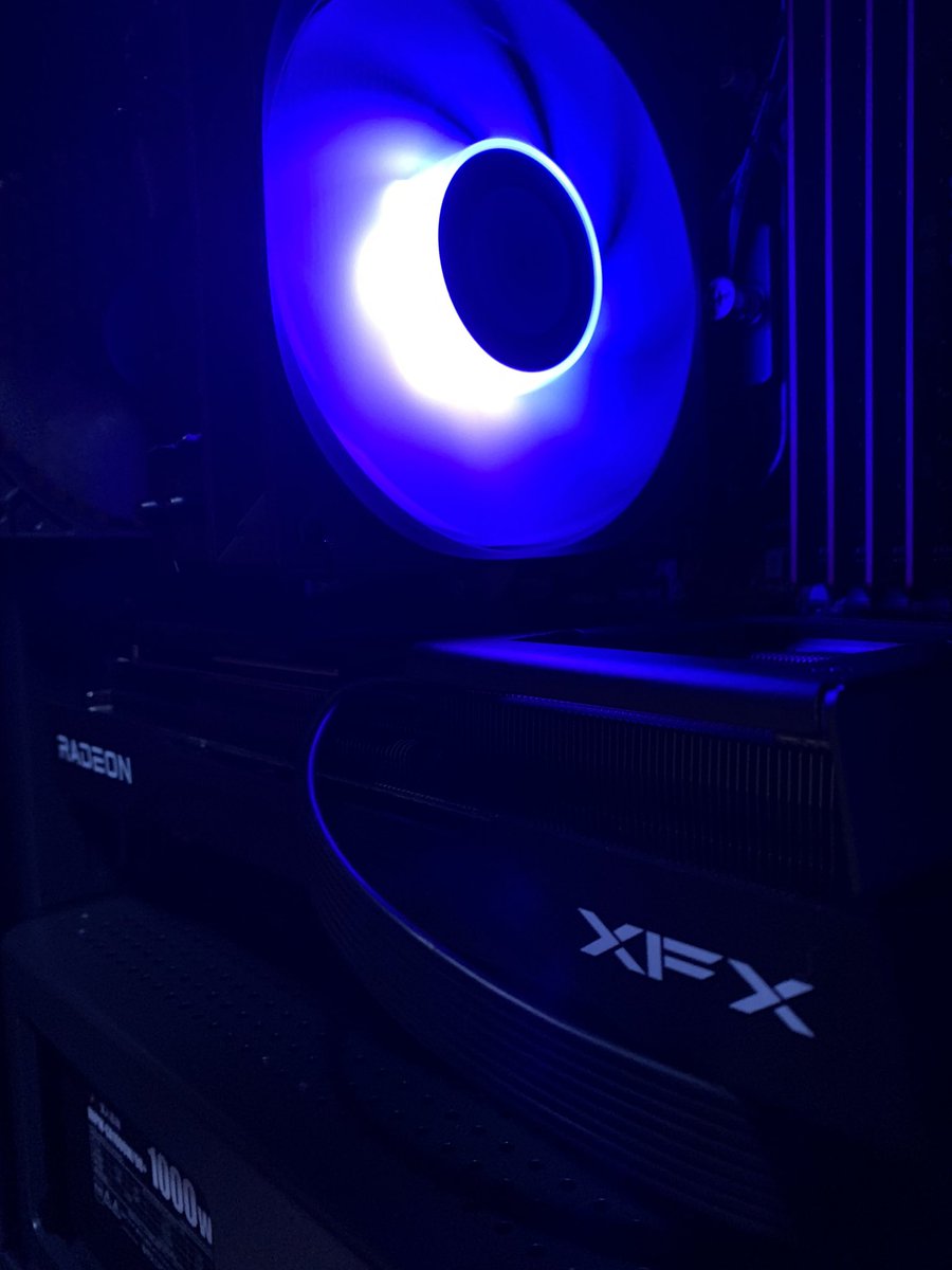 nuko_senpai1's tweet photo. 当たった特価クーポンで購入した9060XTきた❗️
これでメイン機、サブ機両方完成して長く使えるようになった❗️
しばらくPCは弄らなくて良くなったからお金使わずすみそうだ…_(:3」∠)_
#XFX_Force
#XFX
#GOPPA https://t.co/rB4CpElHPS