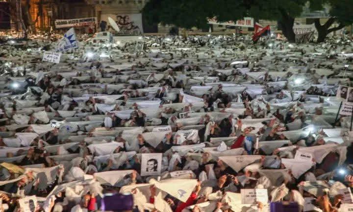 AdrianSolariok's tweet photo. Hace 50 años, el golpe cívico-militar de 1976 cambió para siempre la historia de Argentina. Hoy, como cada año, nos detenemos a recordar a las víctimas del terrorismo de Estado: desaparecidos, asesinados, torturados y exiliados.

#NuncaMás
#MemoriaVerdadyJusticia https://t.co/OpXzUaz6JL