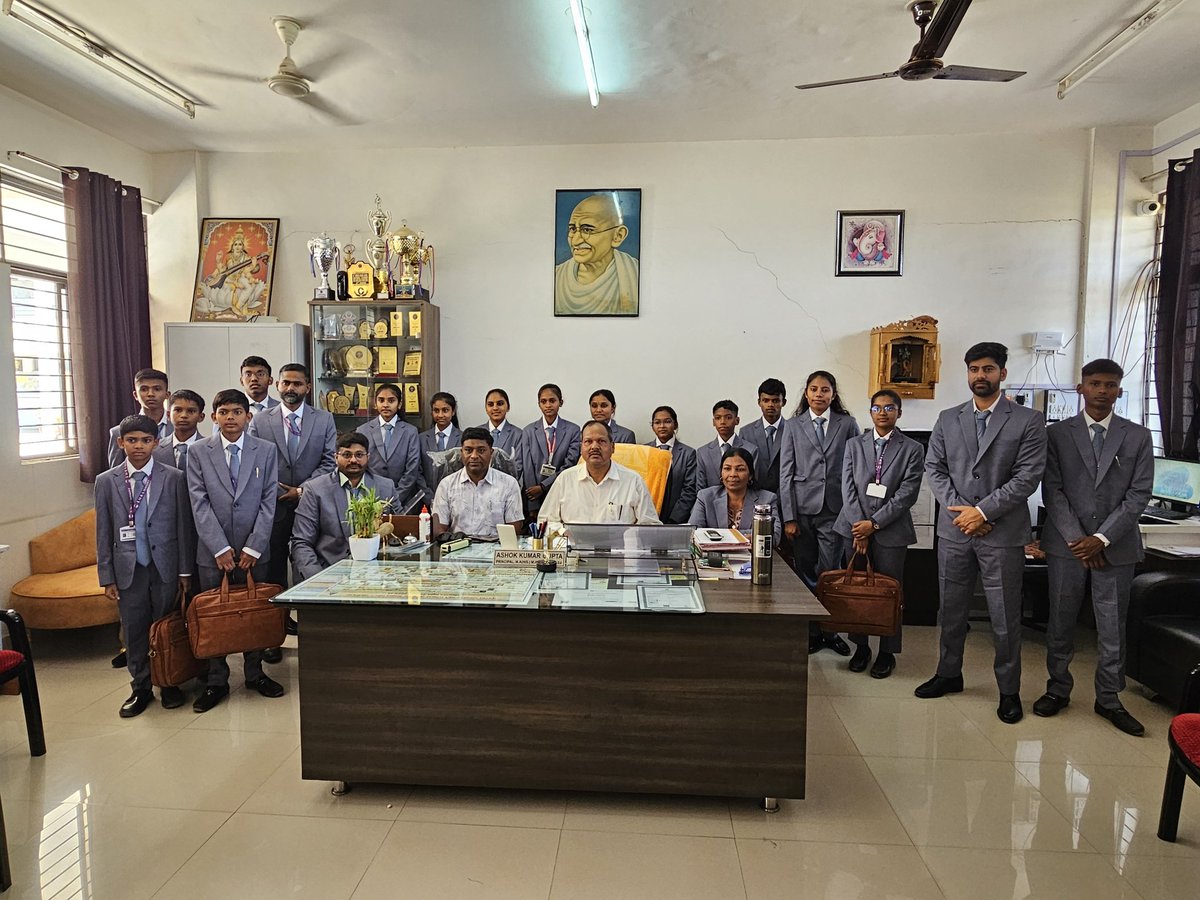 emrsmandvi's tweet photo. EMRS Surat. Exposure visit to Shrihari Kota (SDSC) under Vigyan Setu Scheme .
@narendramodi @rashtrapatibhvn @TribalAffairsIn @trigujarat @NESTSHQ @isro https://t.co/8zzGiBBXaf