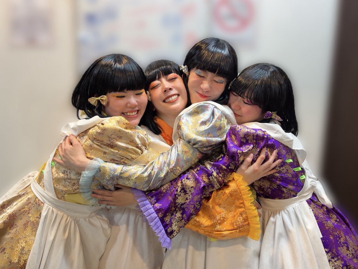 runa710runa's tweet photo. 稽古のまだ序盤、座組で"ダンサーさん"と呼ばれるのが少し距離を感じてて、実はちょっと寂しく思ってたんですが、、🥹

最後には皆さんから"かむろちゃん"呼びしてもらってたのが、ちゃんと一員でいられた気がしてとっても嬉しかったデス。

💛🧡🩵💜

#桜心中 https://t.co/7DtmZcfmiX