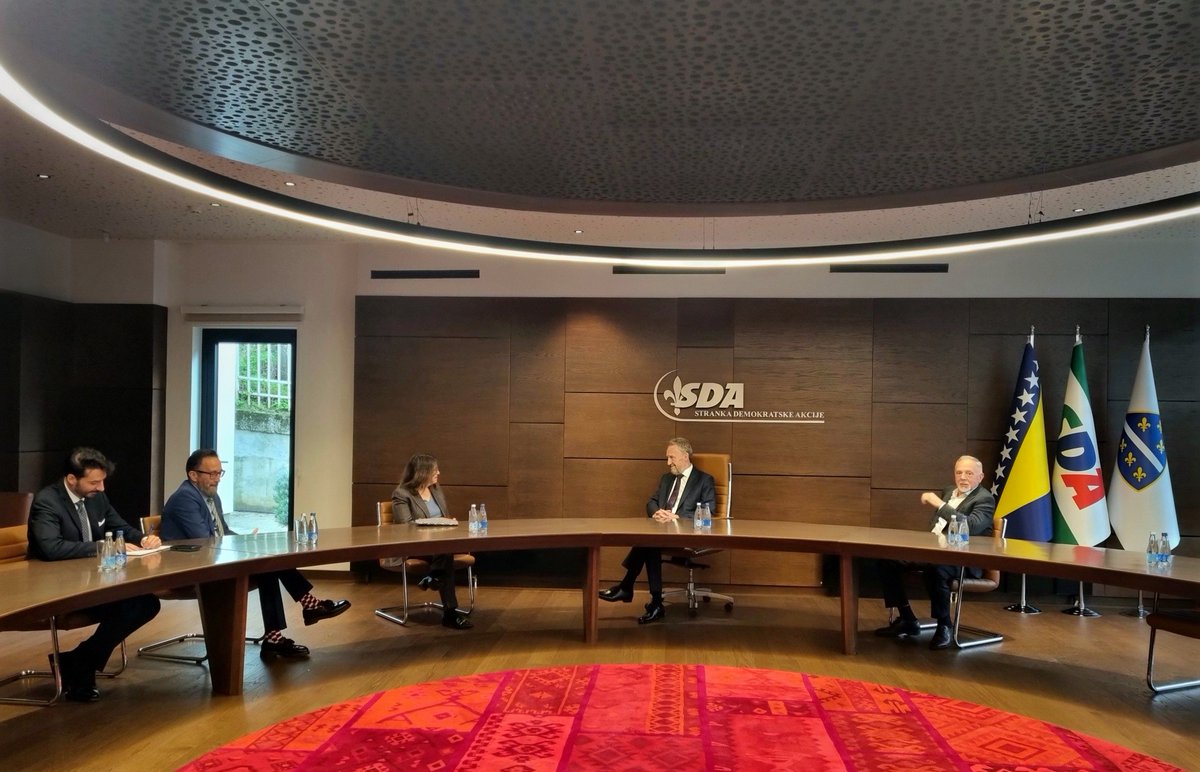 Italy in Bosnia and Herzegovina tweet media