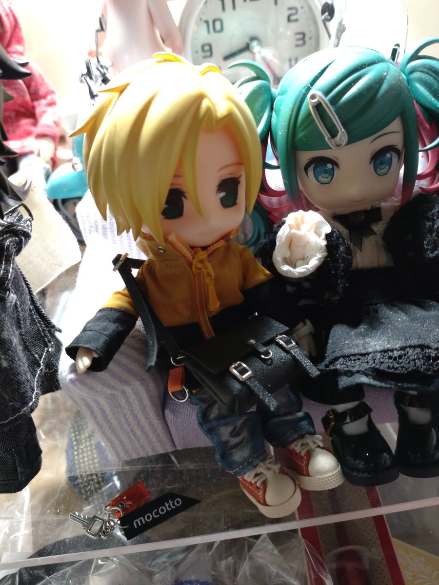 榊のジーパン、新調しました！
Pink Float様(<a href="/PinkFloat_info/">PinkFloat_告知専用＠ドール服＆靴製作</a>)からお迎えしました。ダメージ加工がいい感じです。
今まで履いてたジーパンがほつれてしまったので、直さないと💦
素敵なジーパン、ありがとうございます！