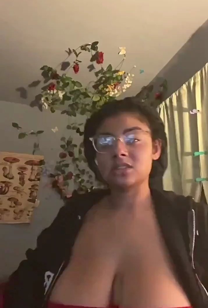 thoughts9838's tweet photo. B@ddies w! ld'n on camera 😭😈
A thread 🧵🎥 https://t.co/12tmpiiHCc