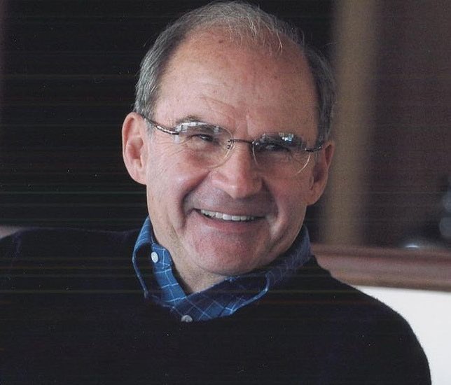 “Öğrenciler kendilerini, bilgi tedarik eden ve diploma dağıtan bir montaj hattında ilerlerken üzerlerine bilginin döküldüğü nesnelerden ibaretmiş gibi hissetmektedirler.”
(s. 262)

George Ritzer