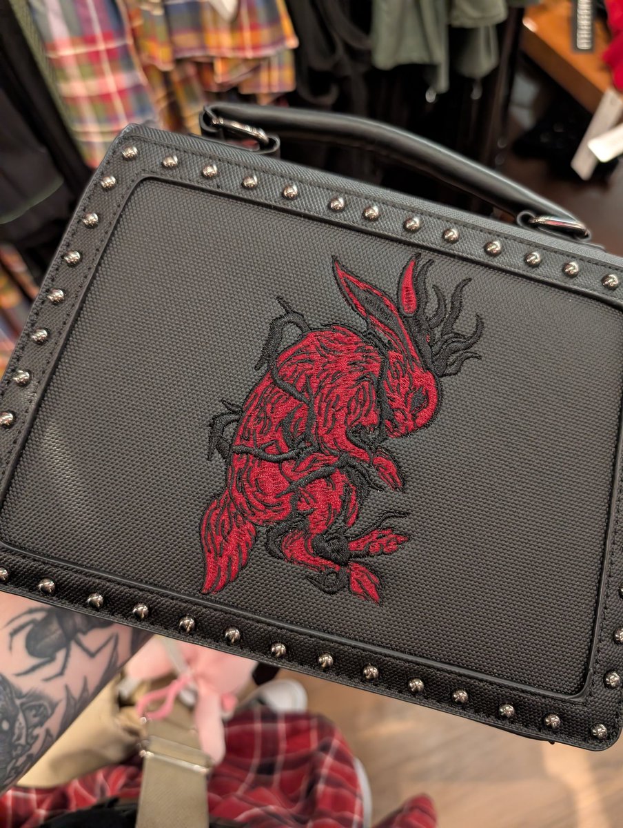 𝘛𝘩𝘦 𝘌𝘢𝘴𝘵𝘦𝘳 𝘉𝘶𝘯𝘯𝘺. tweet media