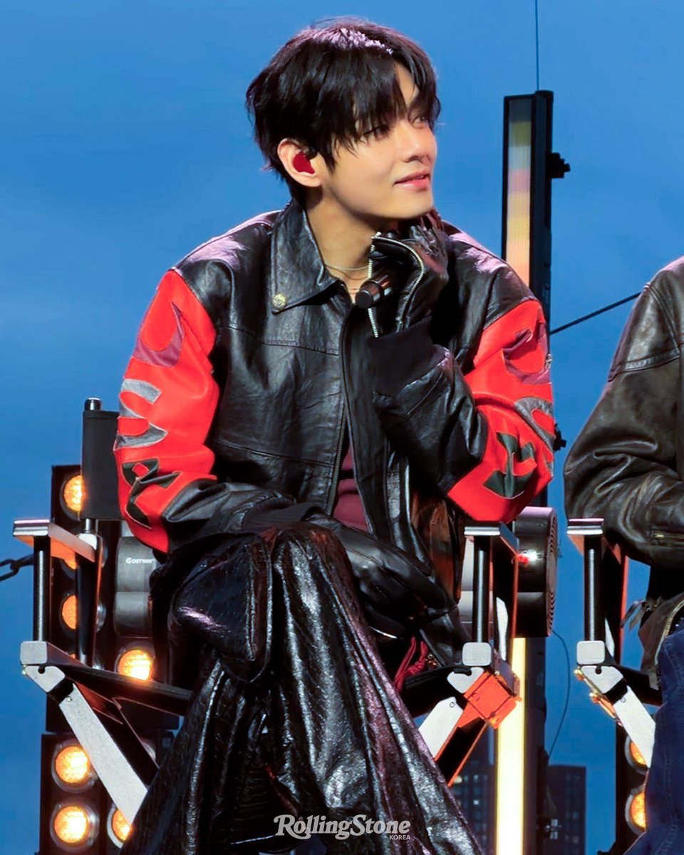 BTS V THAILAND tweet media