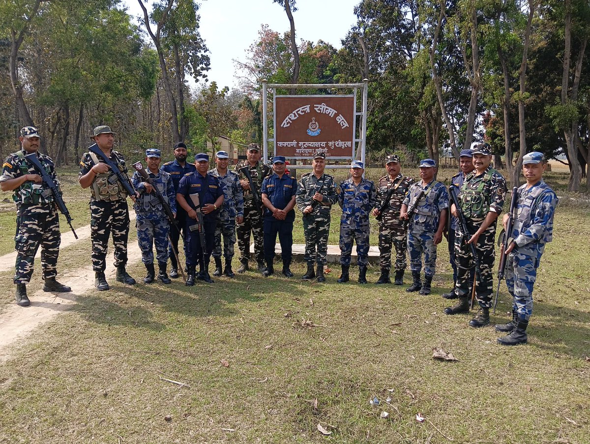 42bnssb_INDIA's tweet photo. सीमा पर हर कदम सतर्कता का,
SSB और नेपाल APF की संयुक्त गश्ती—सुरक्षा और सहयोग का मजबूत संदेश। 🇮🇳🇳🇵
#JointPatrol #SSBIndia #NepalAPF #BorderAlert #SeemaSuraksha #StrongBorders #UnityInAction #IndiaNepal
@SSBFTRLUCKNOW @SSBFTRGUWAHATI_ @Sandiksha_SSB @21BnSSB_INDIA @ssbshqpilibhit https://t.co/81sfBQQ0WN