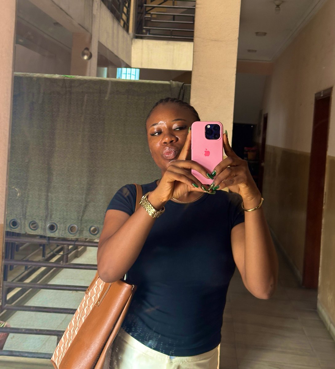 AweniOnibata's tweet photo. Mo’f**king Tuesday🥵🥵 https://t.co/5hz8aQrgI5