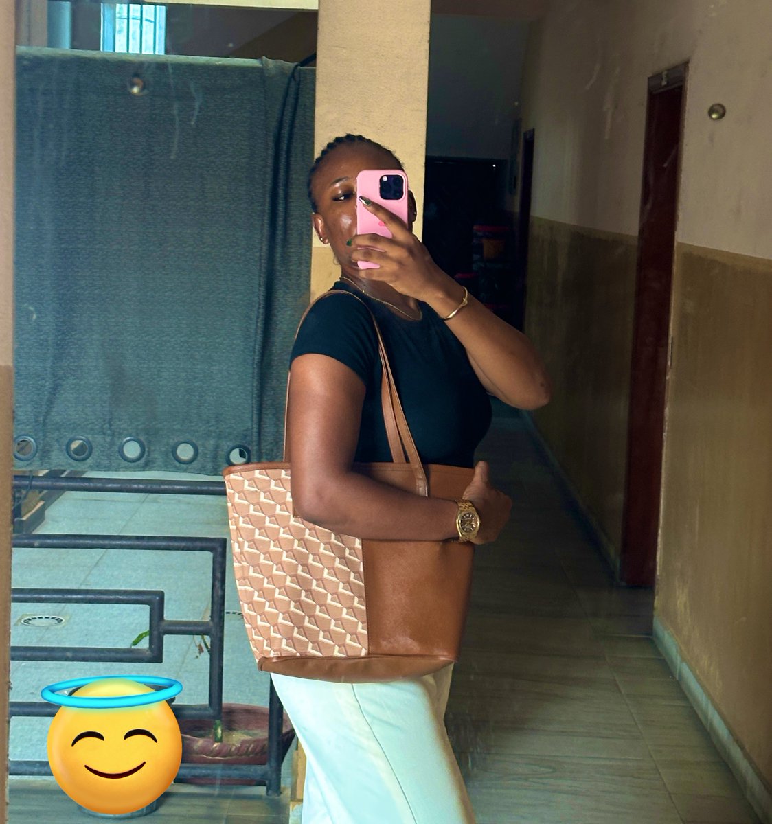 AweniOnibata's tweet photo. Mo’f**king Tuesday🥵🥵 https://t.co/5hz8aQrgI5