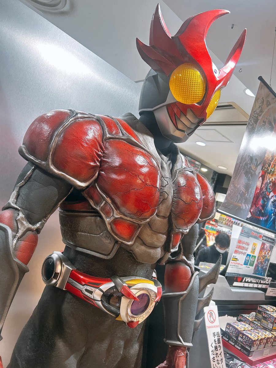 aaakamo's tweet photo. バーニングフォームかっけぇ
弁当食べなきゃ https://t.co/F1yNHac0N7
