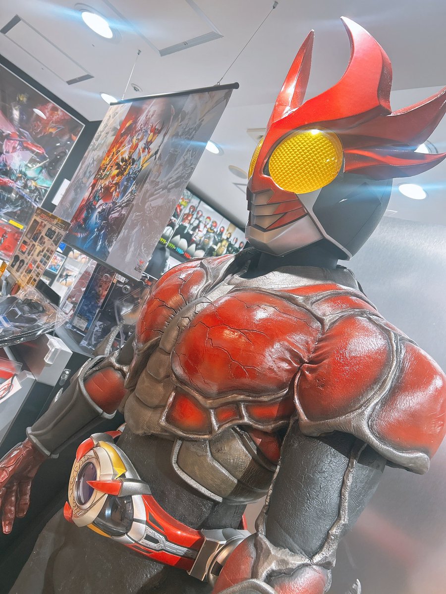 aaakamo's tweet photo. バーニングフォームかっけぇ
弁当食べなきゃ https://t.co/F1yNHac0N7